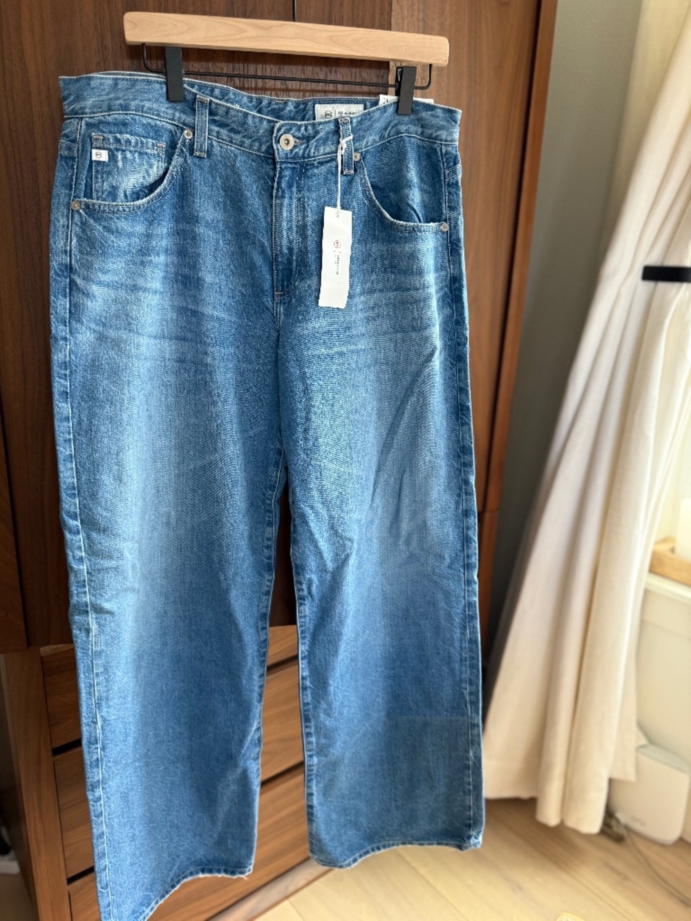 AG Jeans Adria Low Rise Wide Leg 31